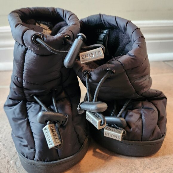 Stonz Winter Bundle: Stonz Baby Mitts Black and Stonz Puffer Booties Black - Picture 3 of 8